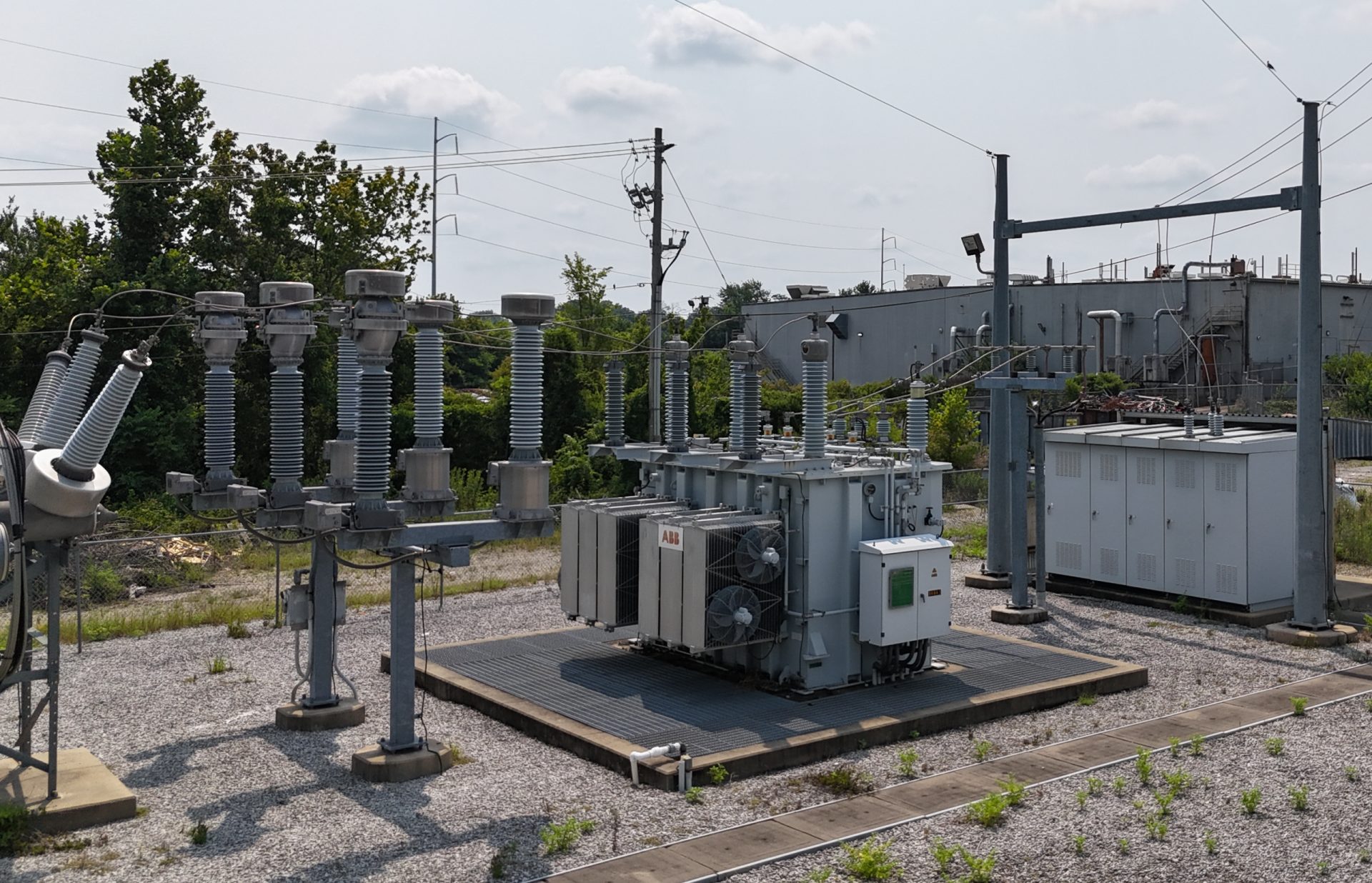 Transformer and switchgear showing substation expansion capacity at the Memphis data center listing — up to 300 MW across 1–2 substation sites
