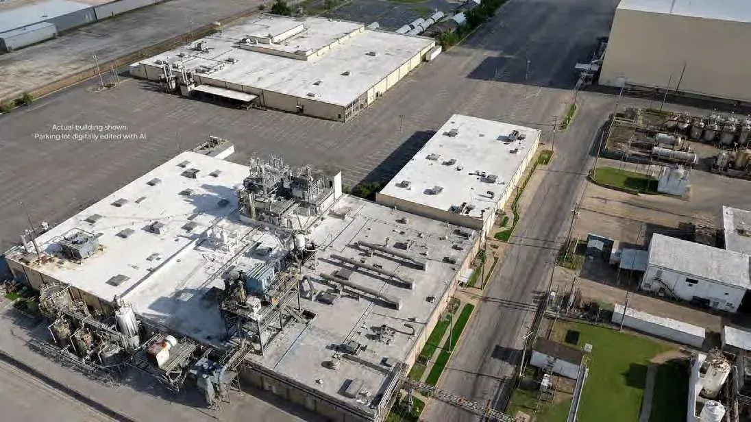 Aerial of the 45,000 SF warehouse and 40,000 SF two-story office at the North Memphis data center campus